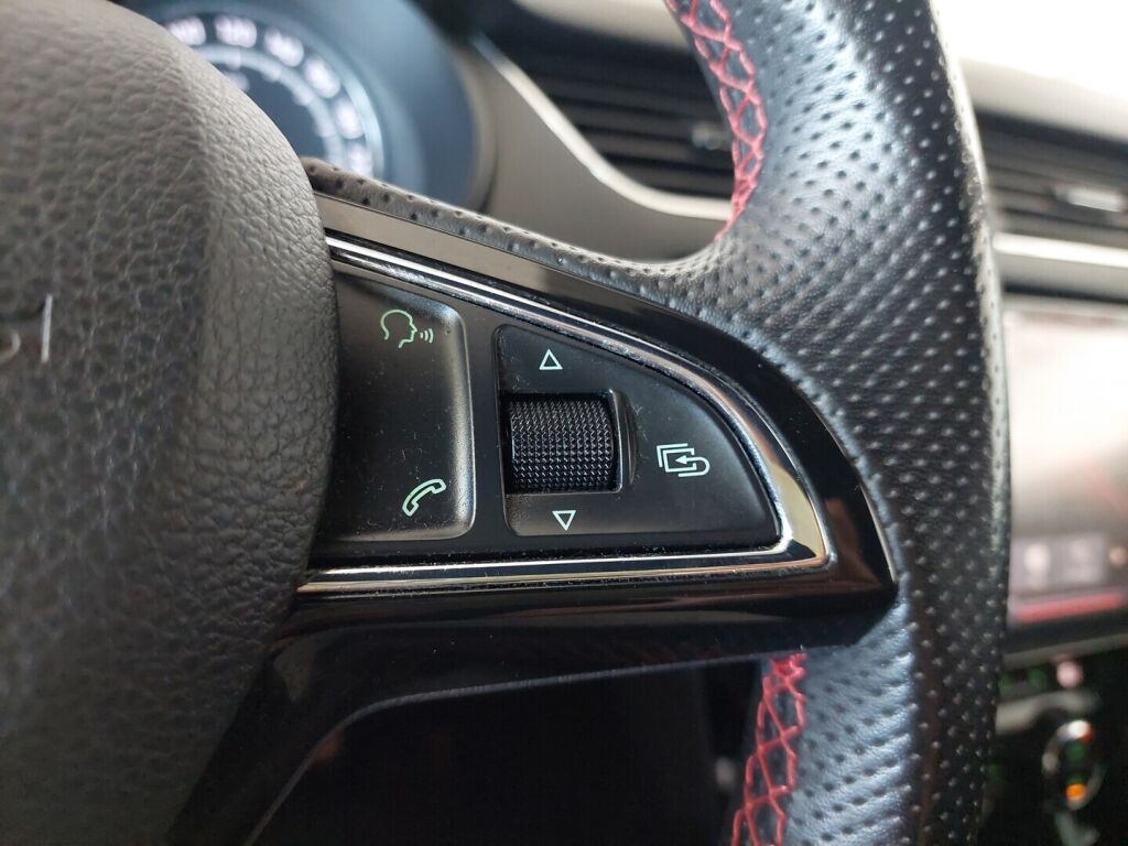 Skoda Octavia 2014 Musta