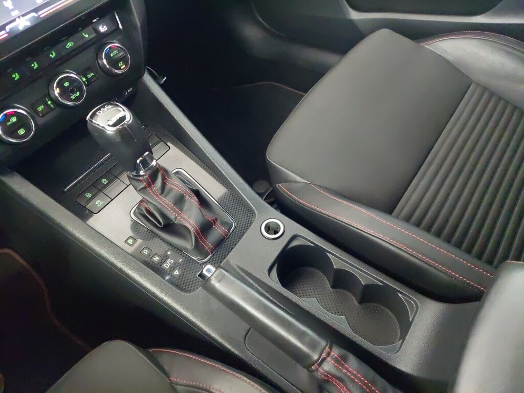 Skoda Octavia 2014 Musta