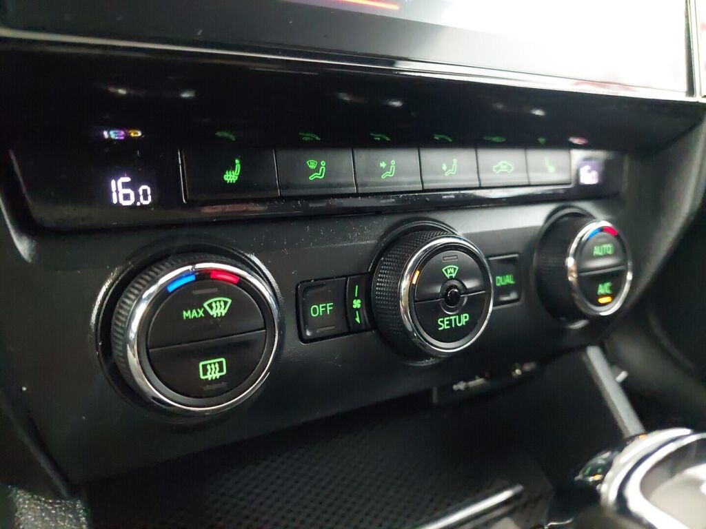 Skoda Octavia 2014 Musta