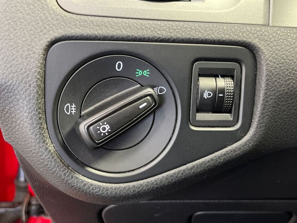 Volkswagen Golf 2014 Punainen