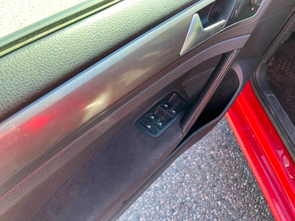 Volkswagen Golf 2014 Punainen