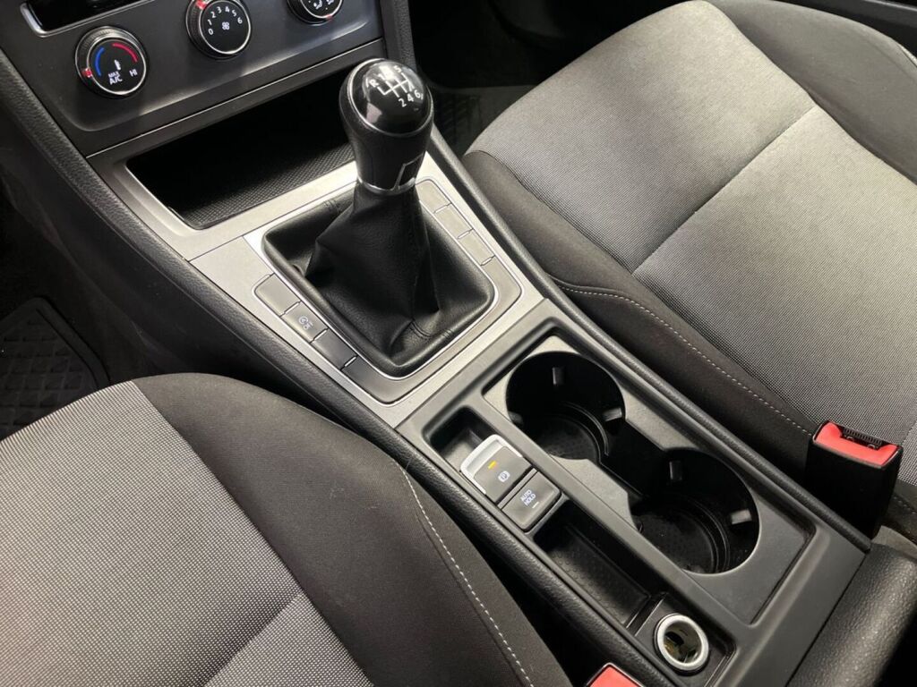 Volkswagen Golf 2014 Punainen