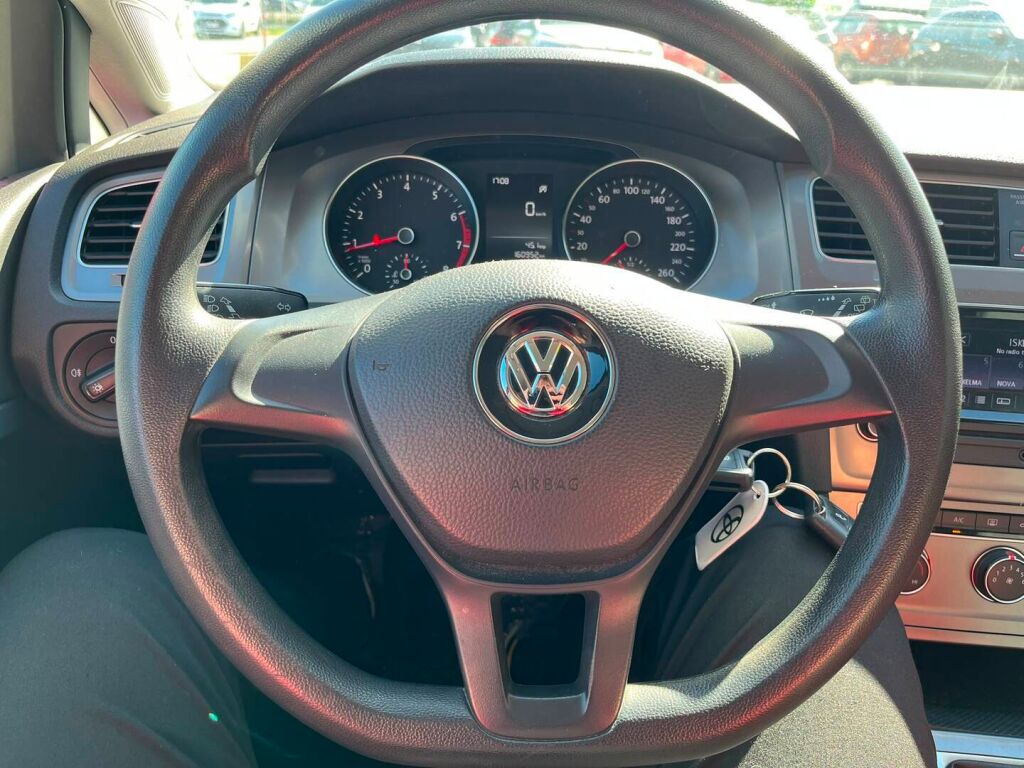 Volkswagen Golf 2014 Punainen