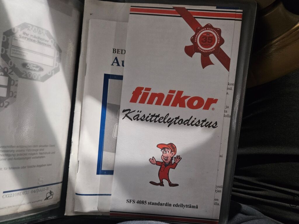 Ford Explorer 2001 Musta