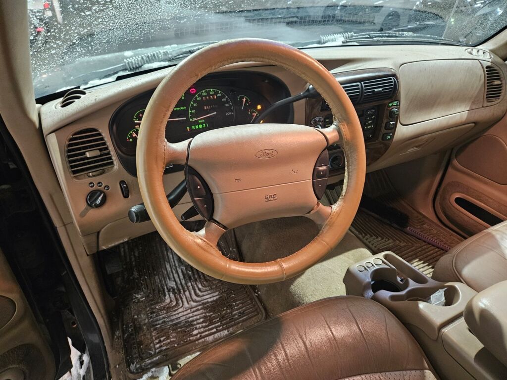 Ford Explorer 2001 Musta