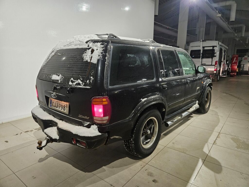 Ford Explorer 2001 Musta