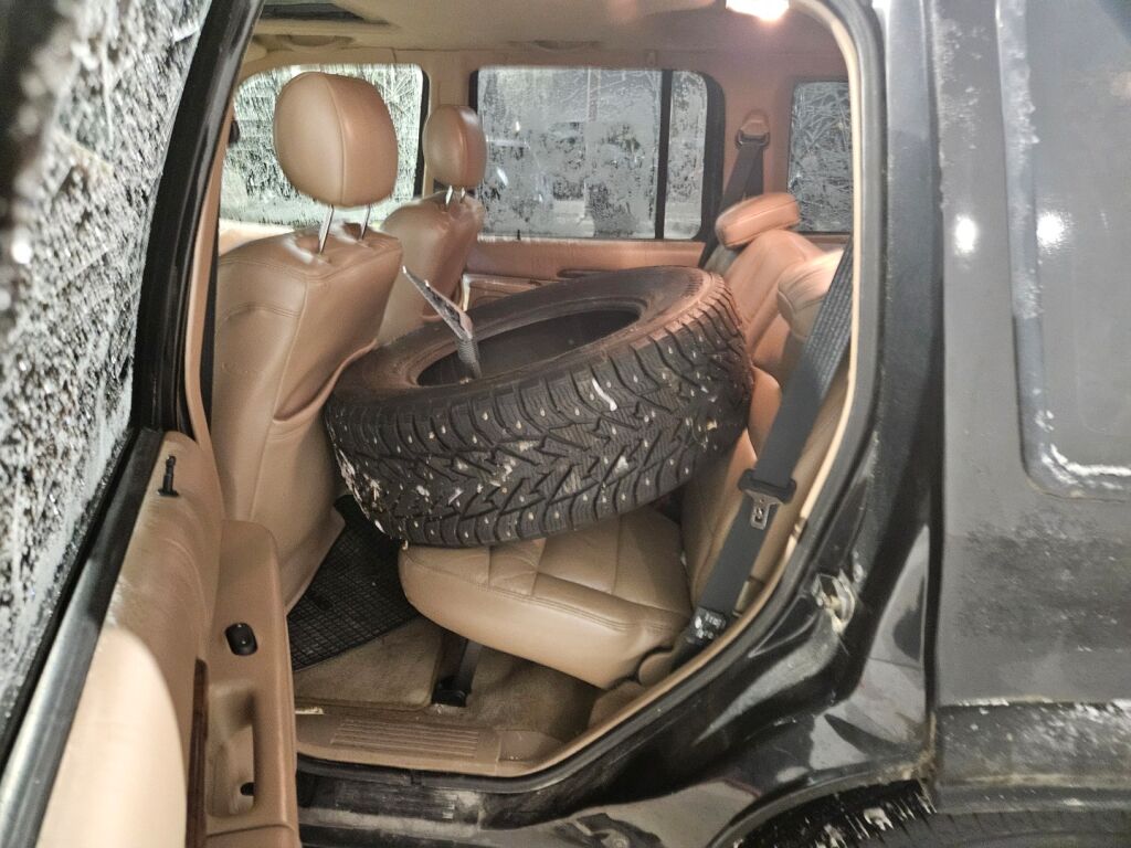 Ford Explorer 2001 Musta