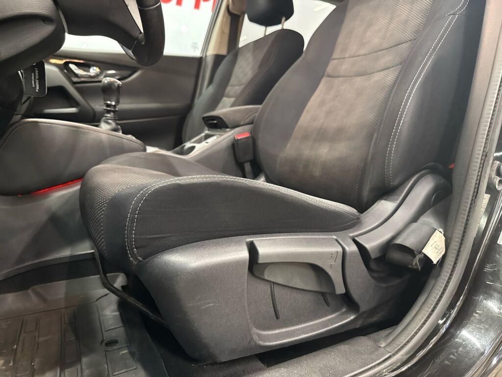 Nissan Qashqai 2014 Musta