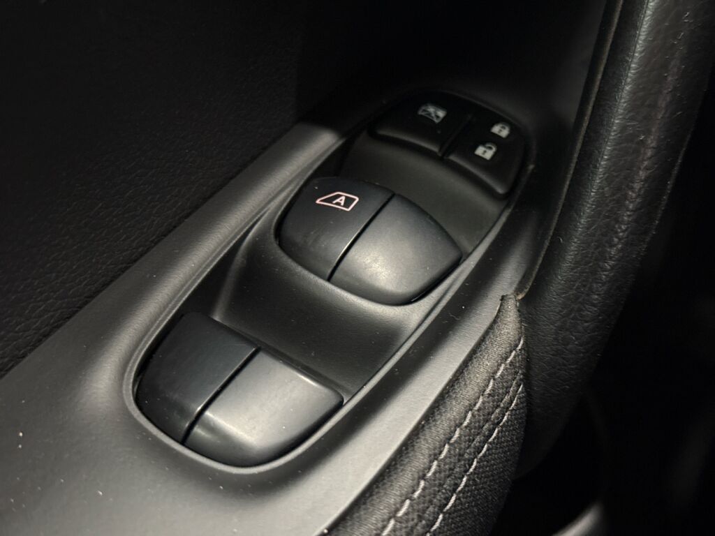 Nissan Qashqai 2014 Musta