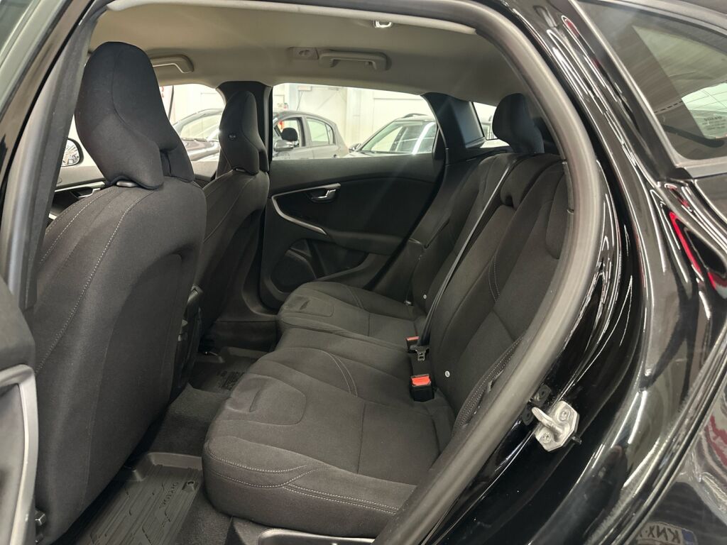 Volvo V40 2014 Musta