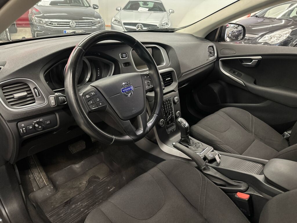 Volvo V40 2014 Musta