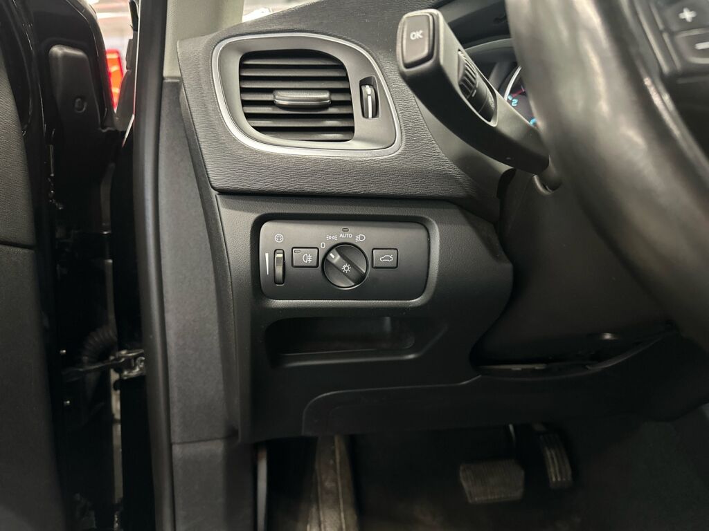 Volvo V40 2014 Musta