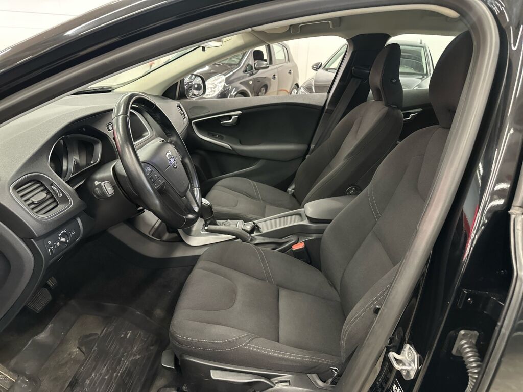 Volvo V40 2014 Musta
