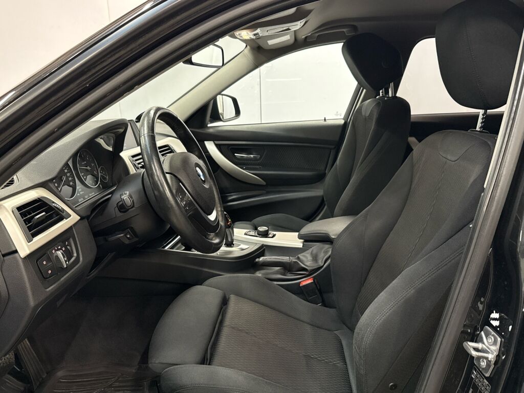BMW 320 2014 Musta