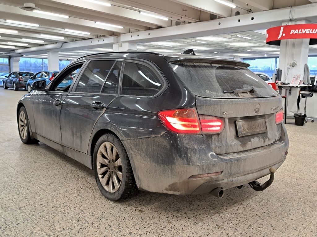 BMW 320 2014 Musta