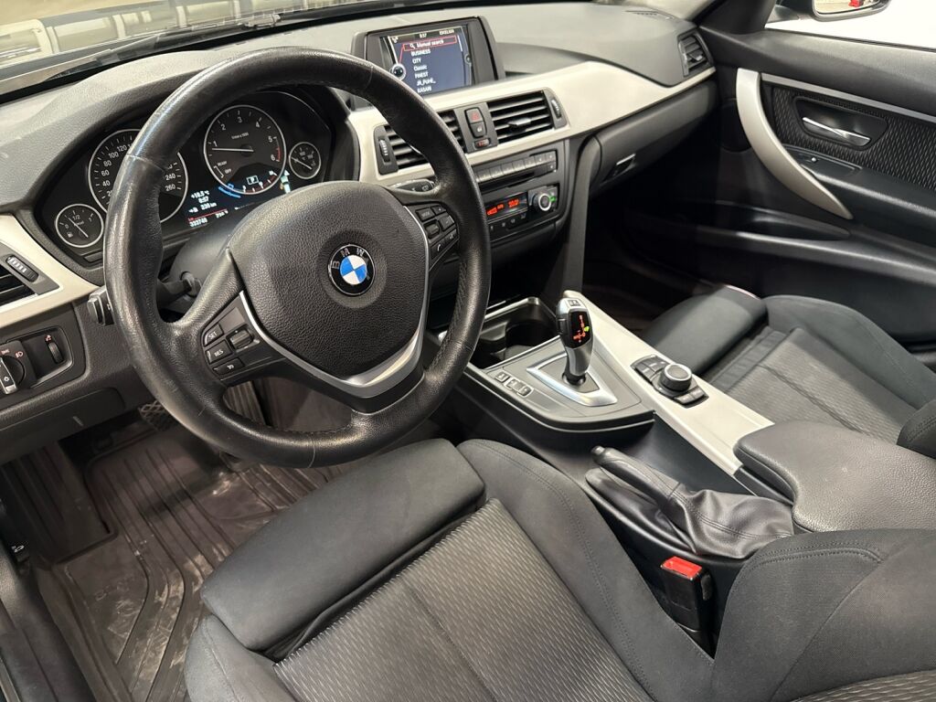 BMW 320 2014 Musta