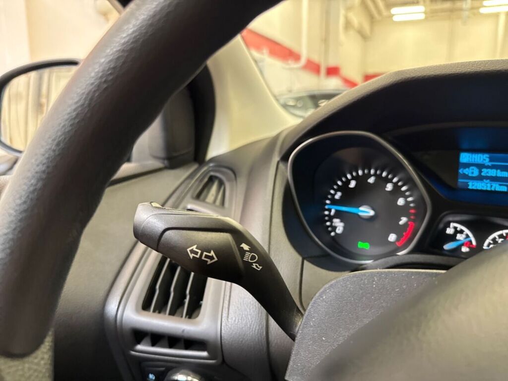 Ford Focus 2014 Sininen