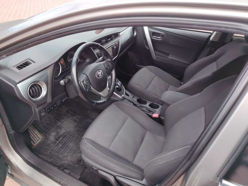 Toyota Auris 2014 Ruskea (beige)