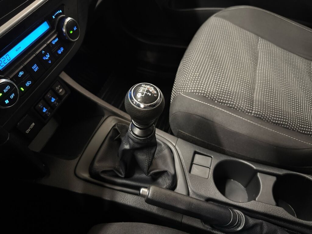 Toyota Auris 2014 Harmaa