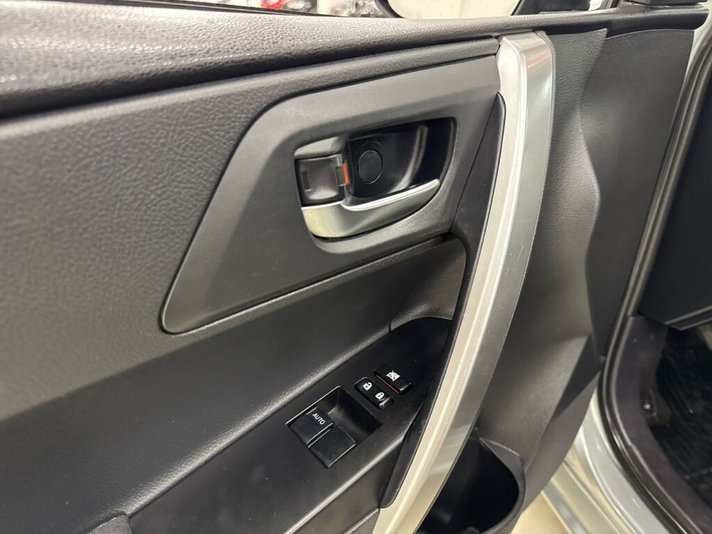 Toyota Auris 2014 Harmaa