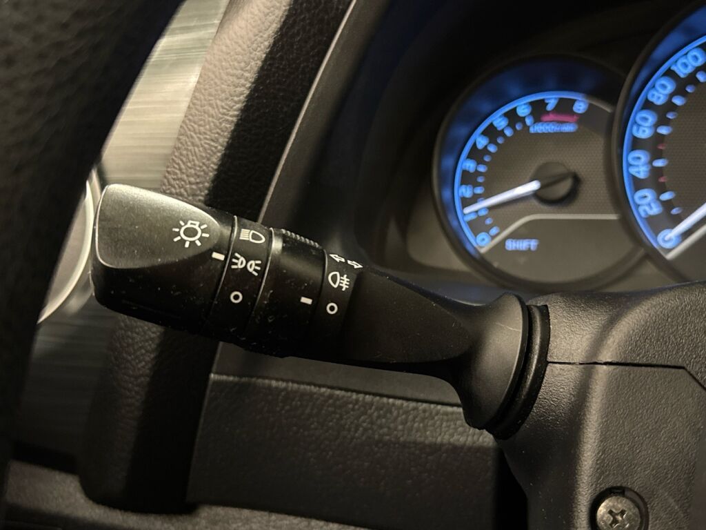 Toyota Auris 2014 Harmaa