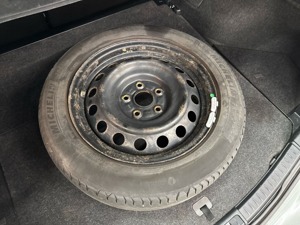 Toyota Auris 2014 Harmaa