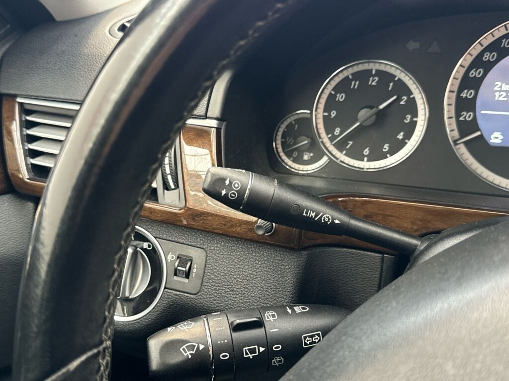 Mercedes-Benz E 2010 Sininen