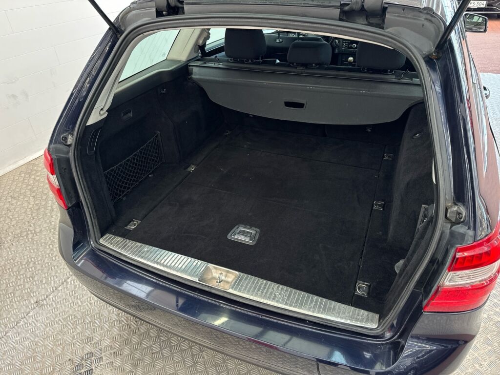 Mercedes-Benz E 2010 Sininen