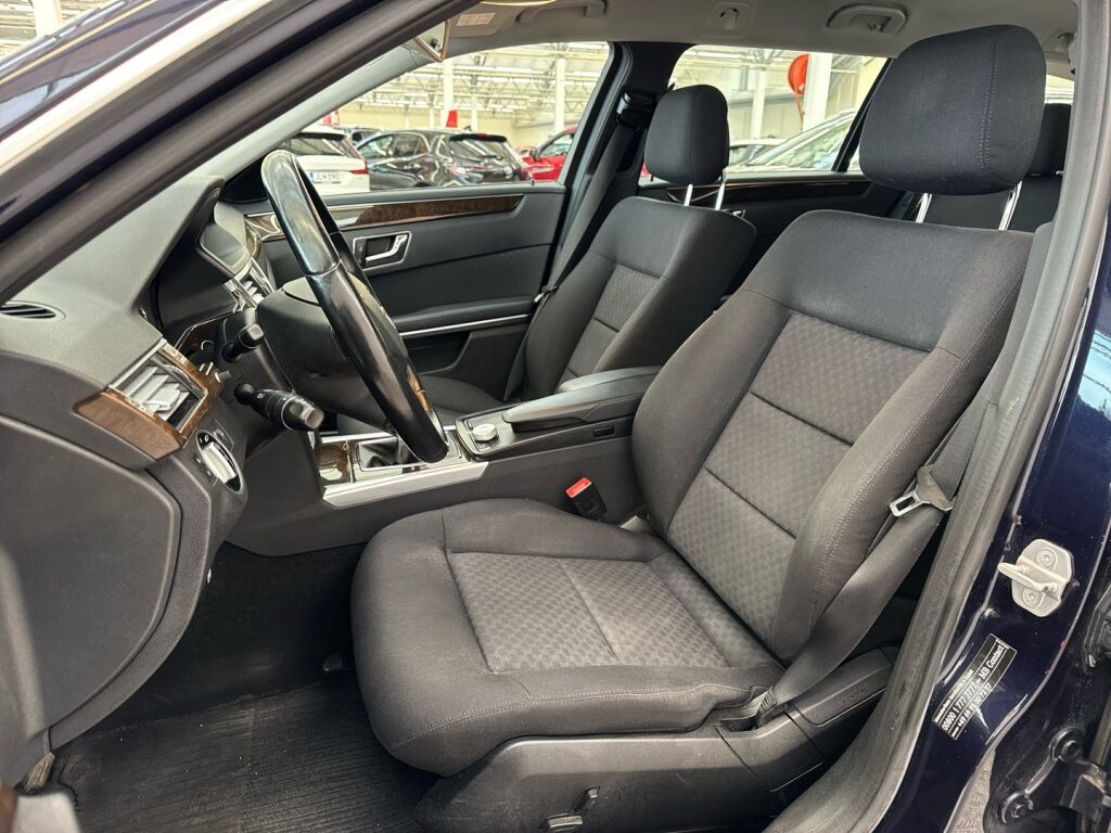Mercedes-Benz E 2010 Sininen