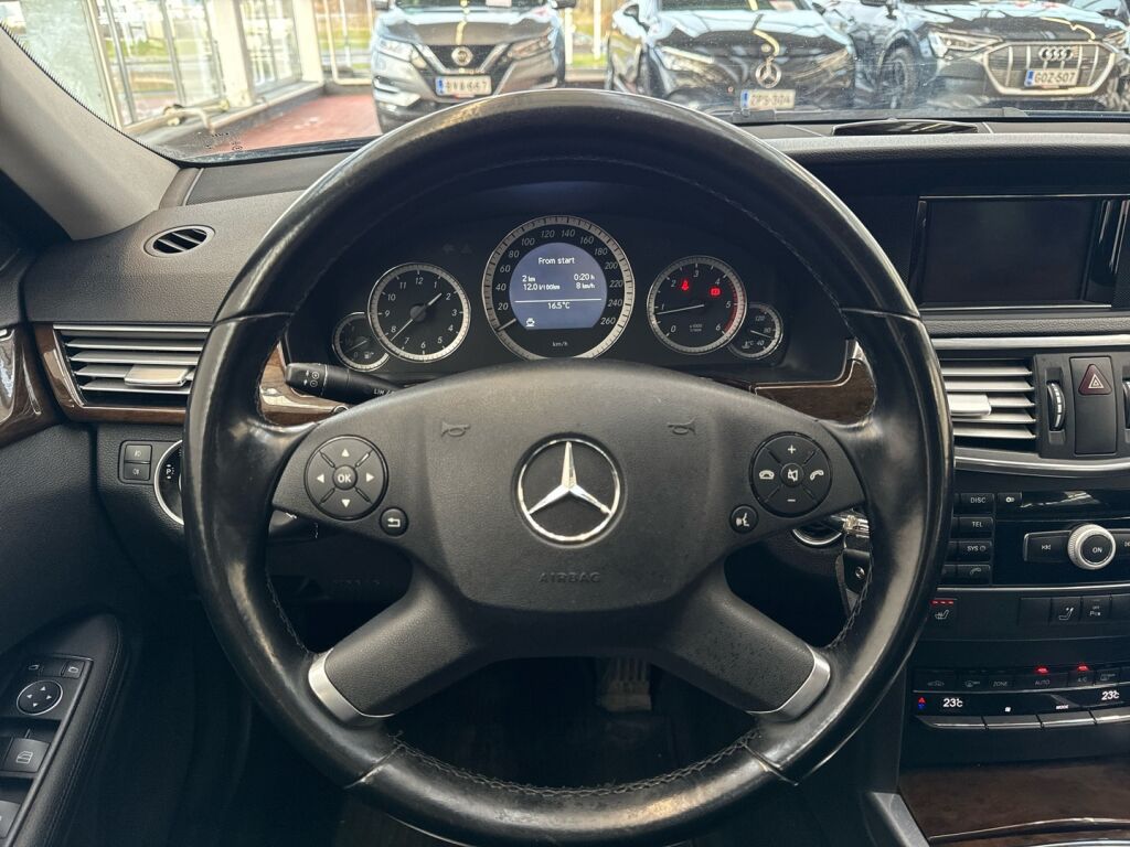 Mercedes-Benz E 2010 Sininen