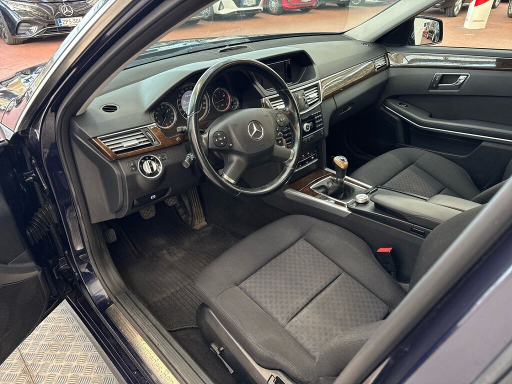 Mercedes-Benz E 2010 Sininen