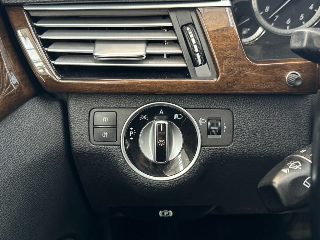 Mercedes-Benz E 2010 Sininen