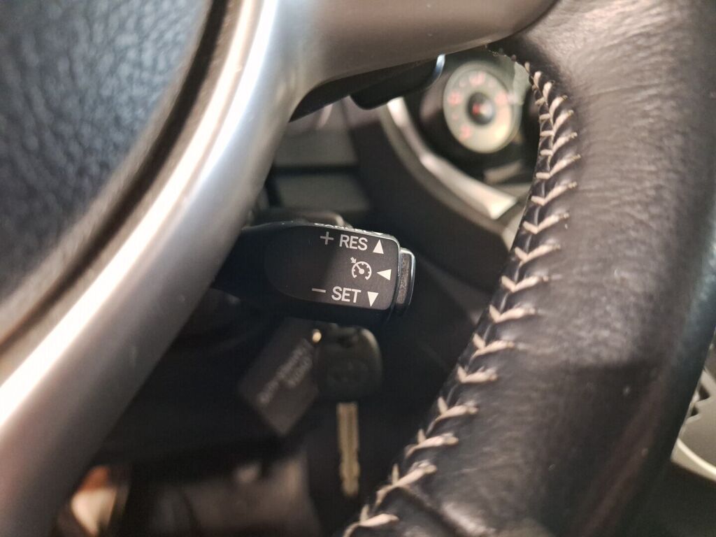 Toyota Verso-S 2014 Harmaa