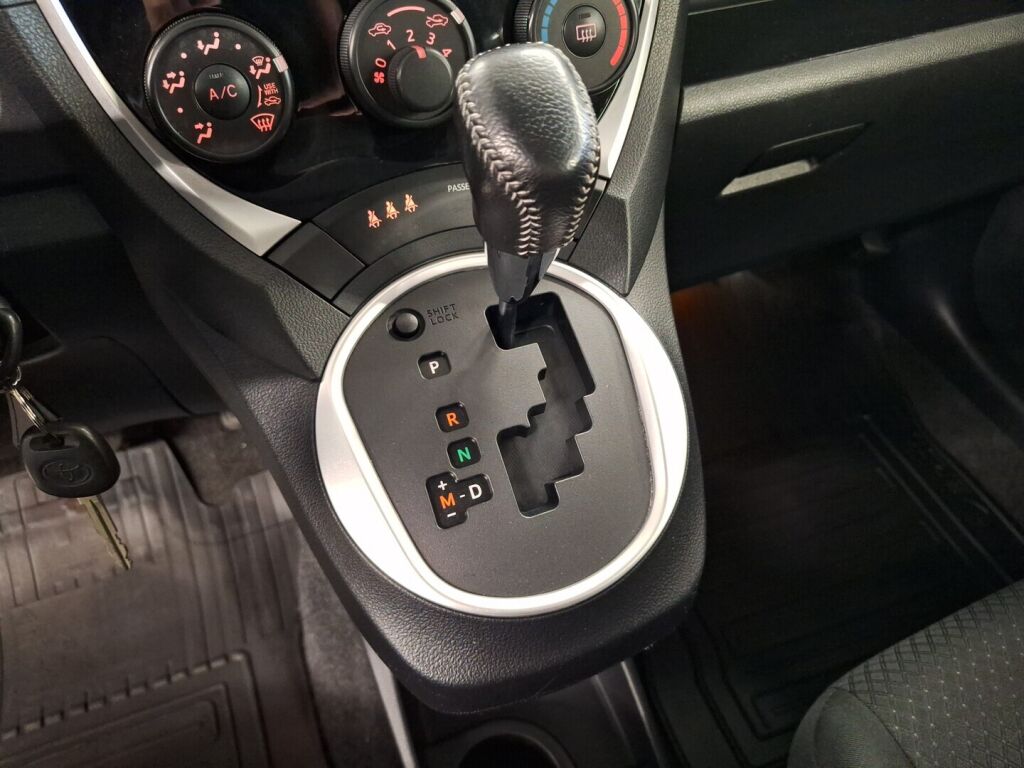 Toyota Verso-S 2014 Harmaa