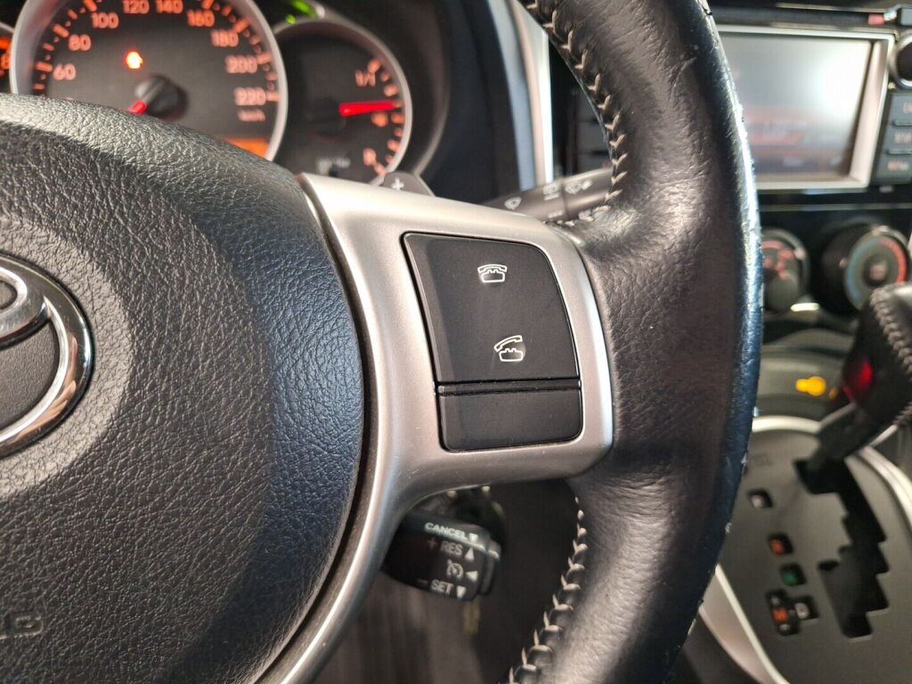 Toyota Verso-S 2014 Harmaa