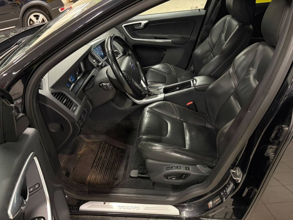 Volvo XC60 2015 Musta