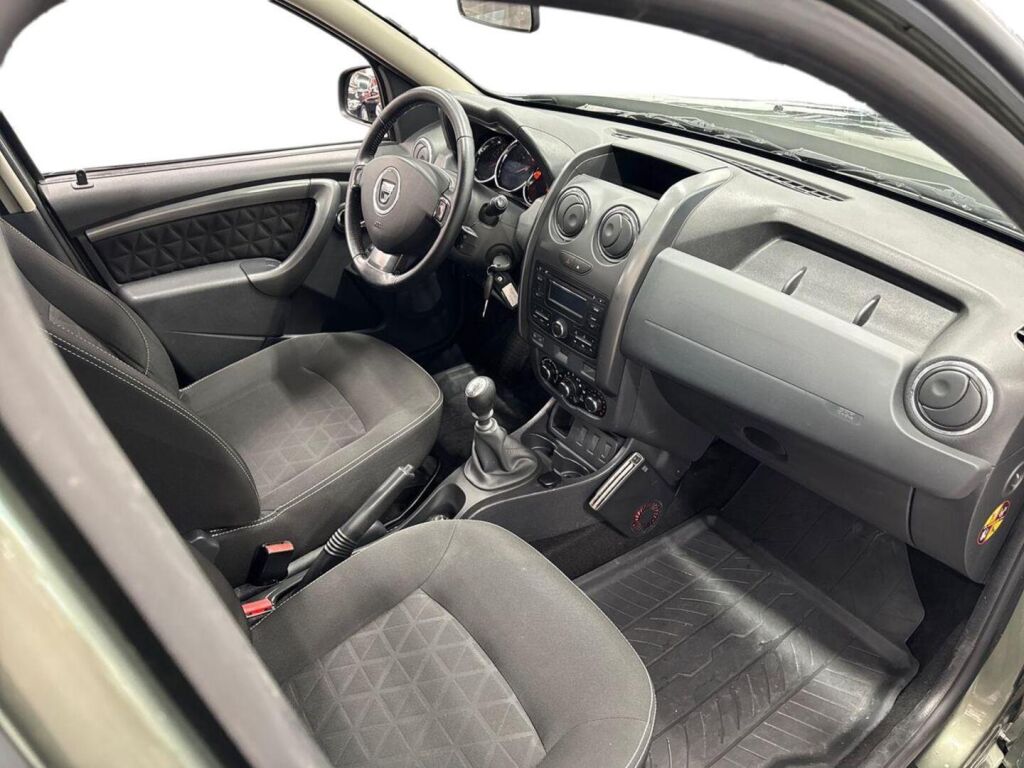 Dacia Duster 2015 Vihreä