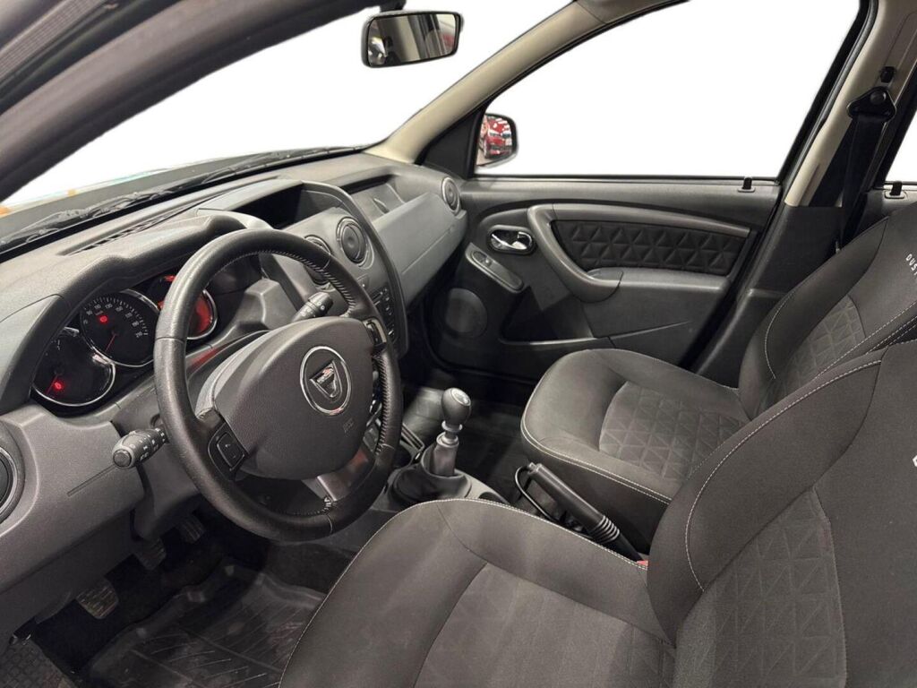 Dacia Duster 2015 Vihreä