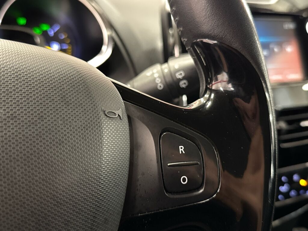 Renault Clio 2015 Musta