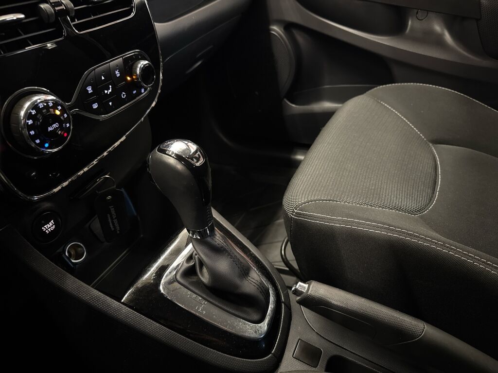 Renault Clio 2015 Musta