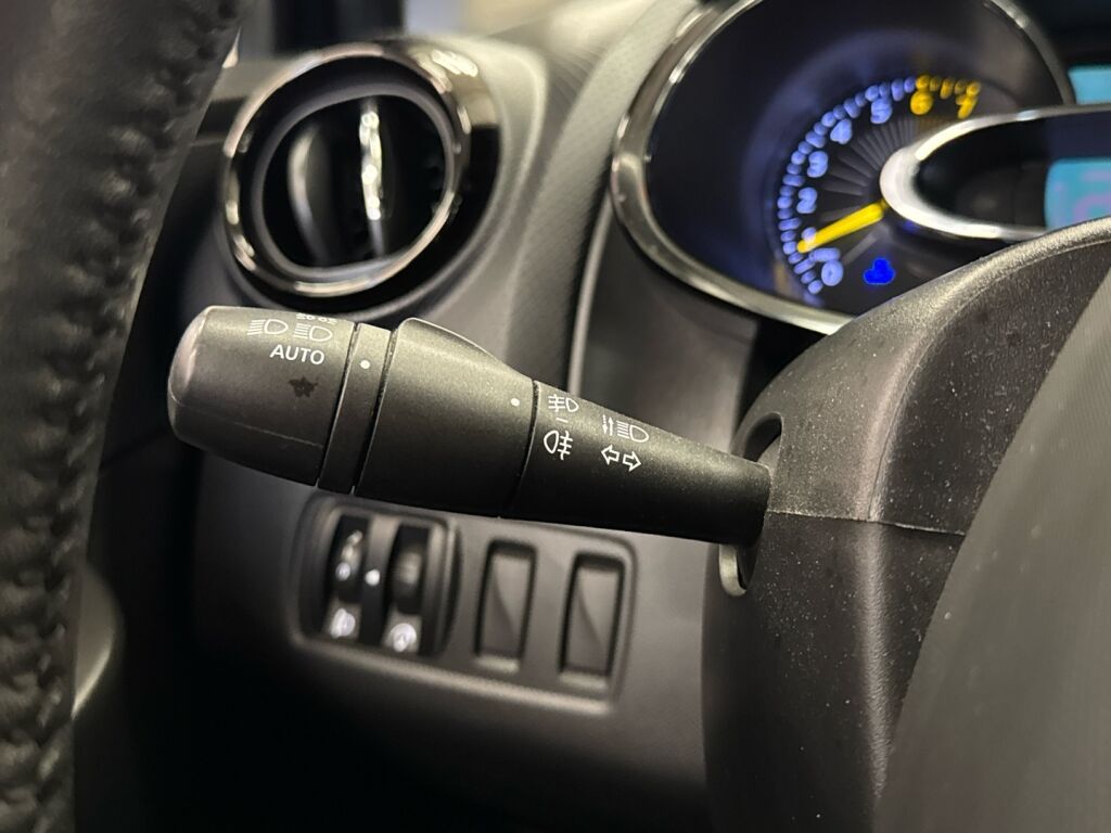 Renault Clio 2015 Musta