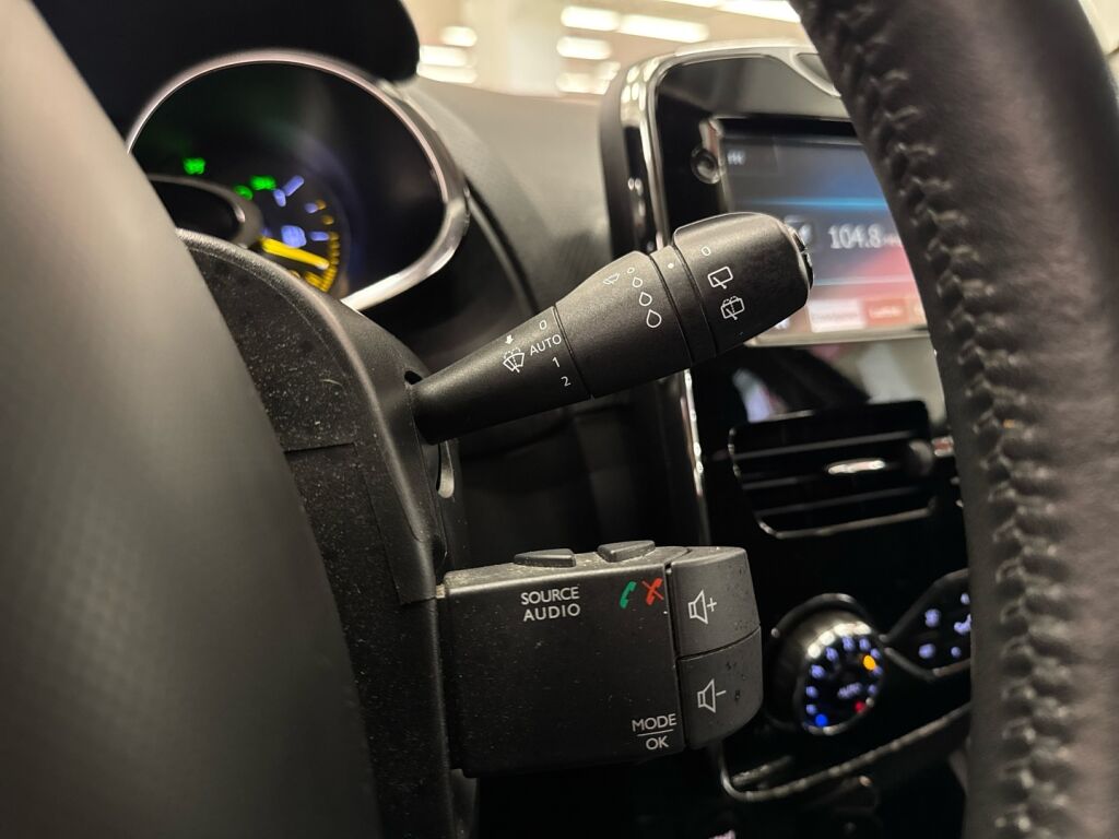 Renault Clio 2015 Musta