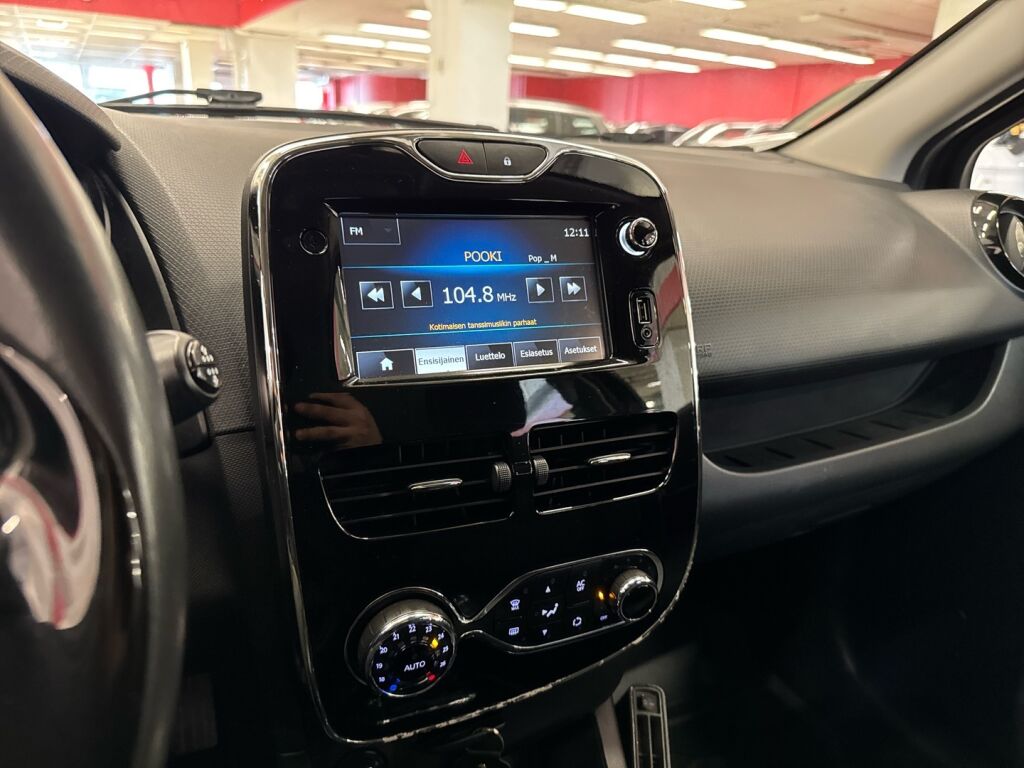 Renault Clio 2015 Musta