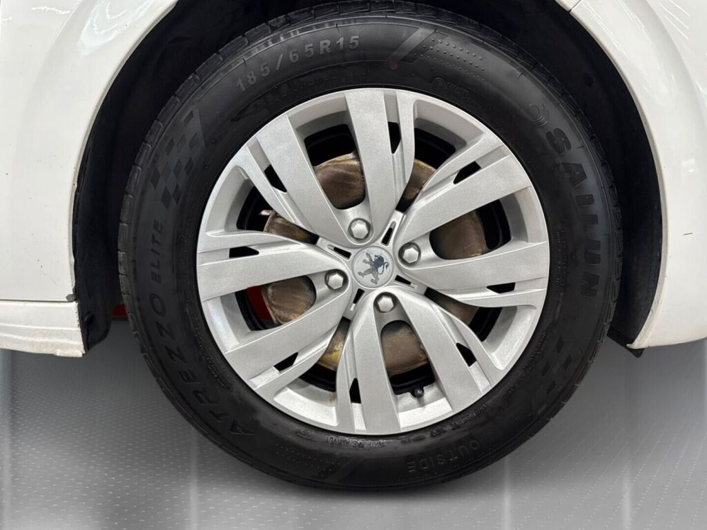 Peugeot 208 2014 Valkoinen