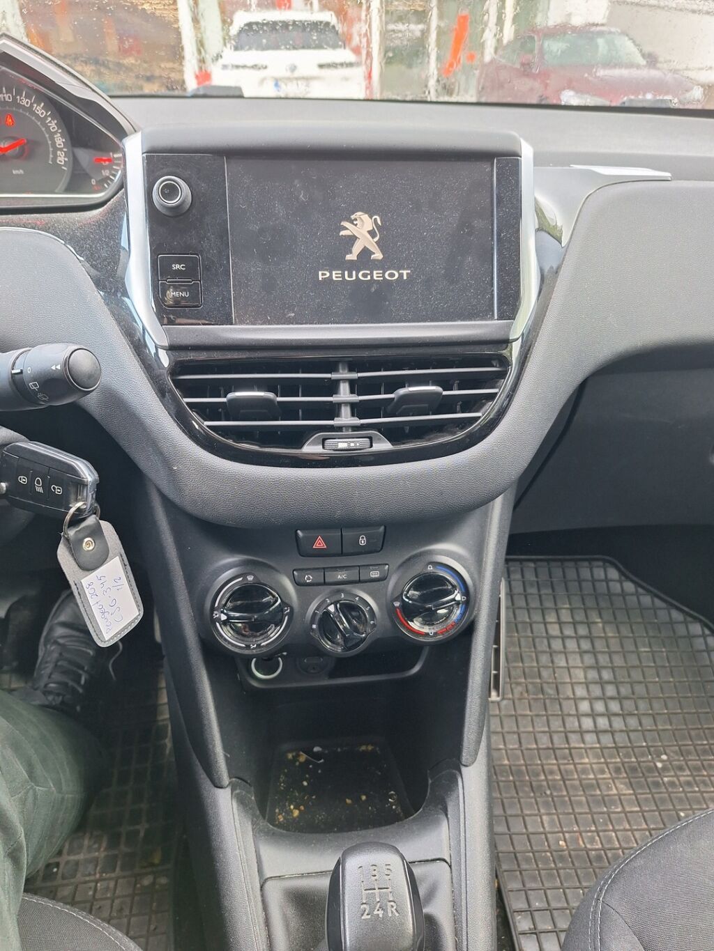 Peugeot 208 2014 Valkoinen