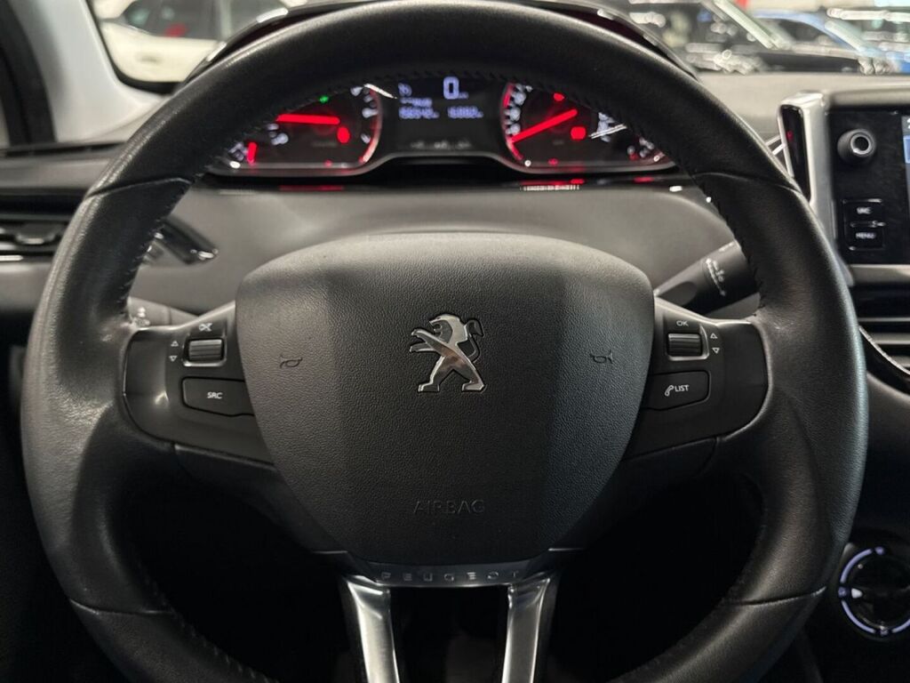 Peugeot 208 2014 Valkoinen