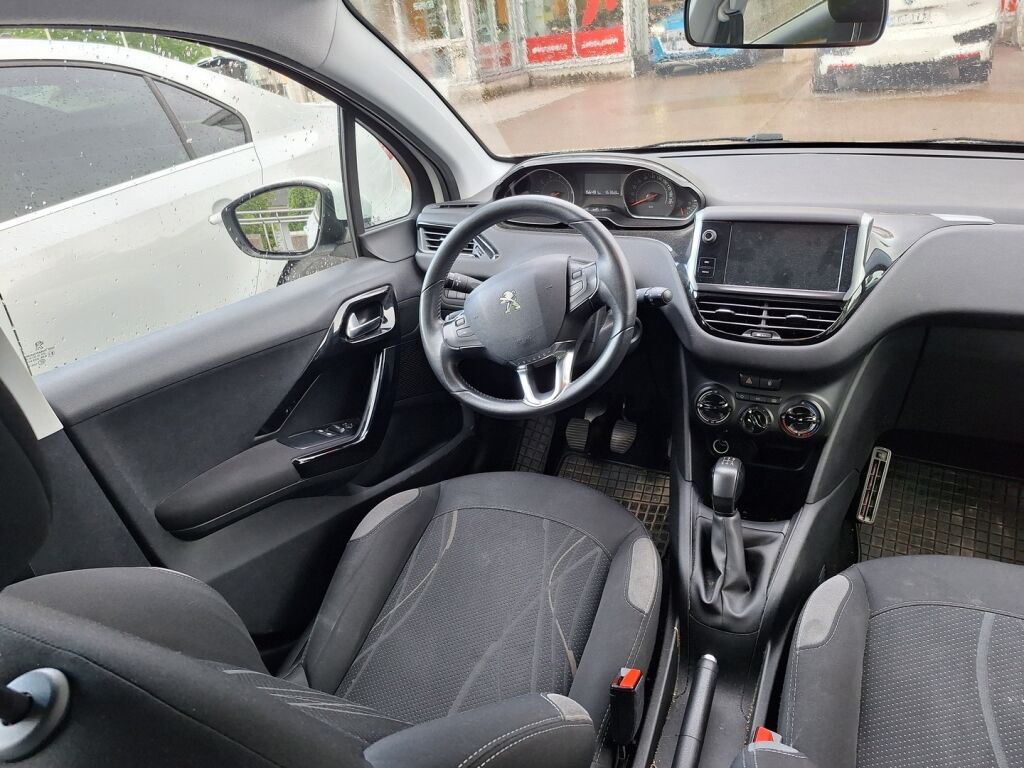 Peugeot 208 2014 Valkoinen