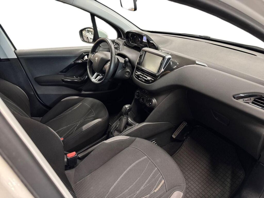 Peugeot 208 2014 Valkoinen