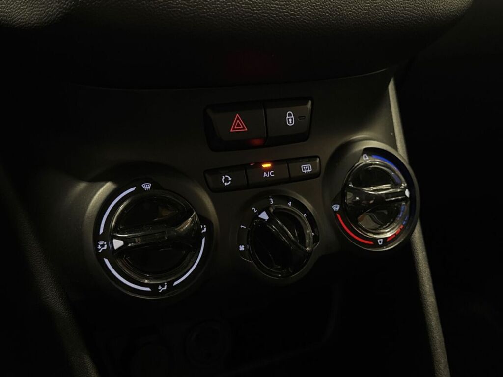 Peugeot 208 2014 Valkoinen