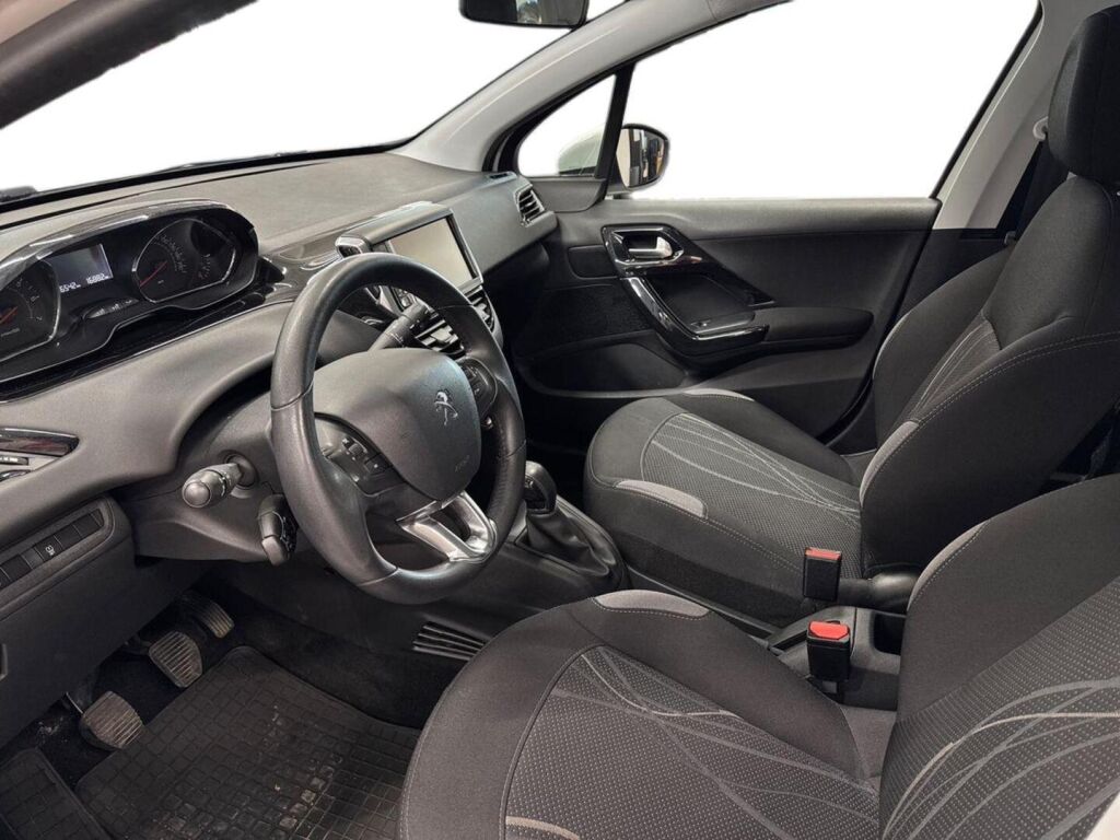 Peugeot 208 2014 Valkoinen